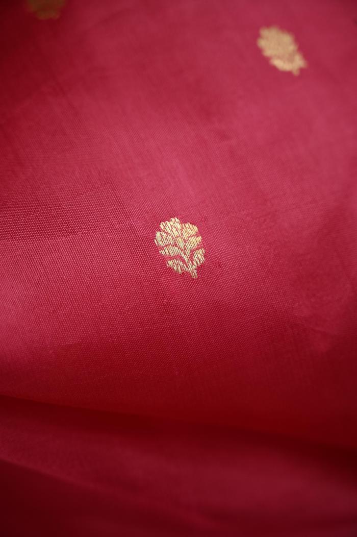 Raw Mango Silk Gajari Pink Saree Necklace Border