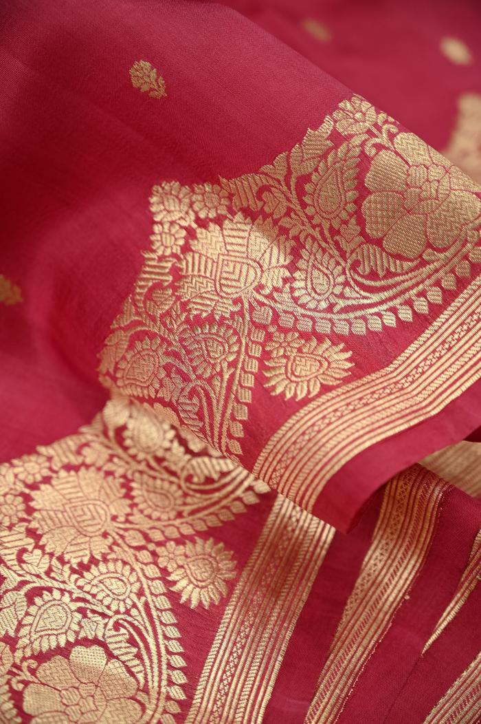 Raw Mango Silk Gajari Pink Saree Necklace Border