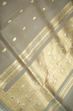 Organza Kadhwa Banarasi Saree with Flower Booti